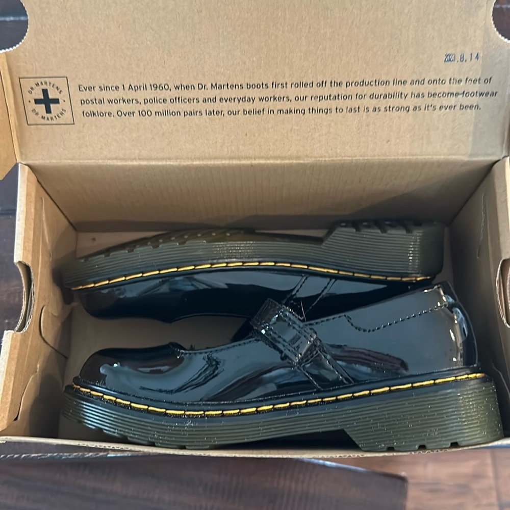 Brand new never worn little girls Dr. Martens “Maccy” Mary Jane’s in size 1 - Picture 1 of 4
